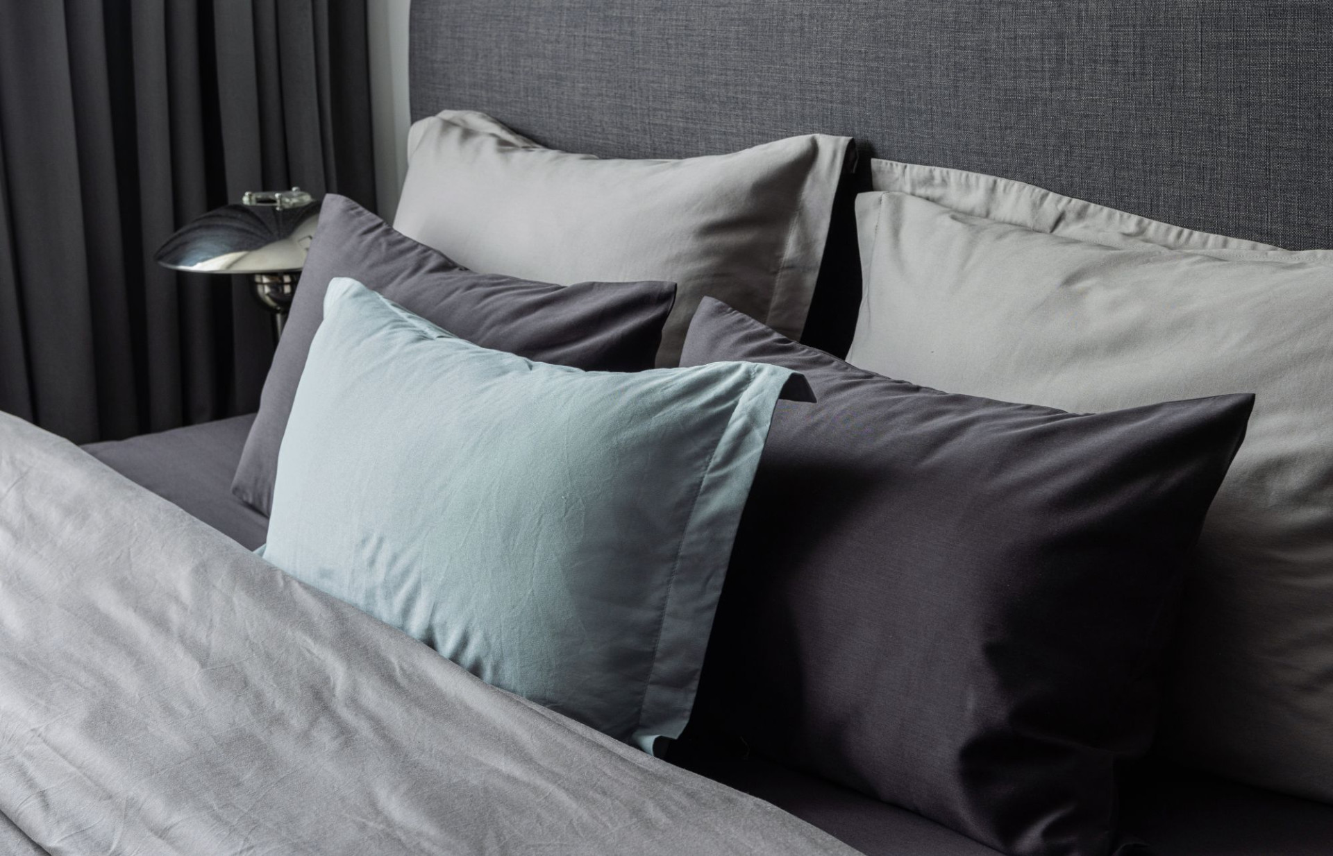 The grey-blue Afternoon Storm pillowcase brings a colourful accent to the monochrome bedroom.