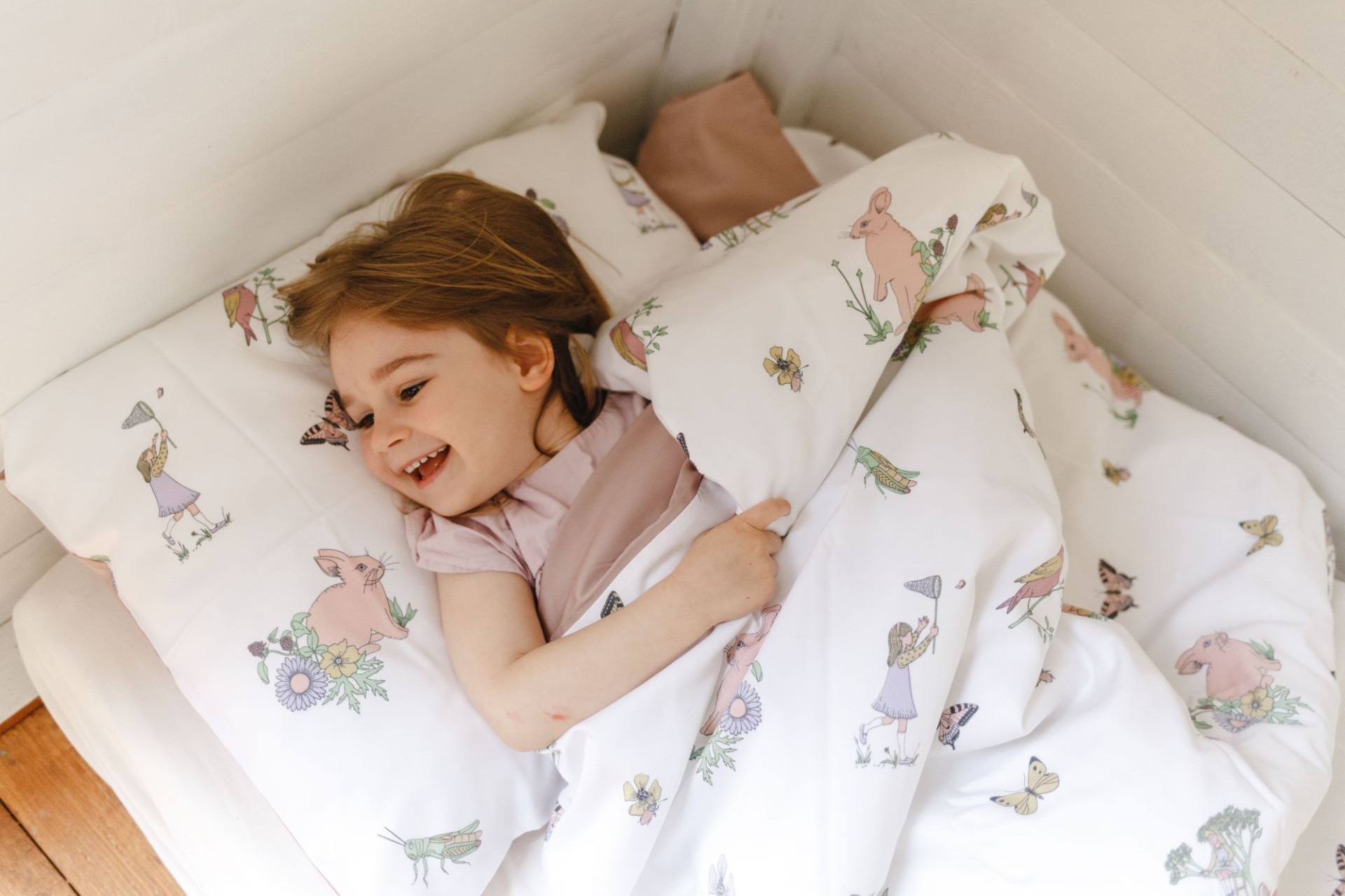 Neben einem geeigneten Schlafrhythmus ist auch die Ausstattung des Kinderbettes entscheidend für eine gute Schlafqualität.